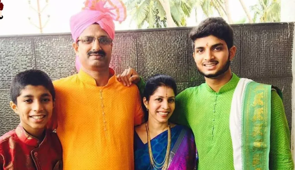 Suyash Prabhudessai with family